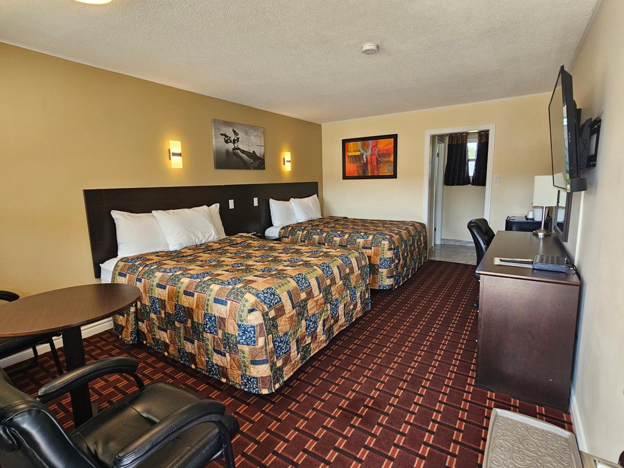 Fox Motor Inn Greater Napanee Exterior photo