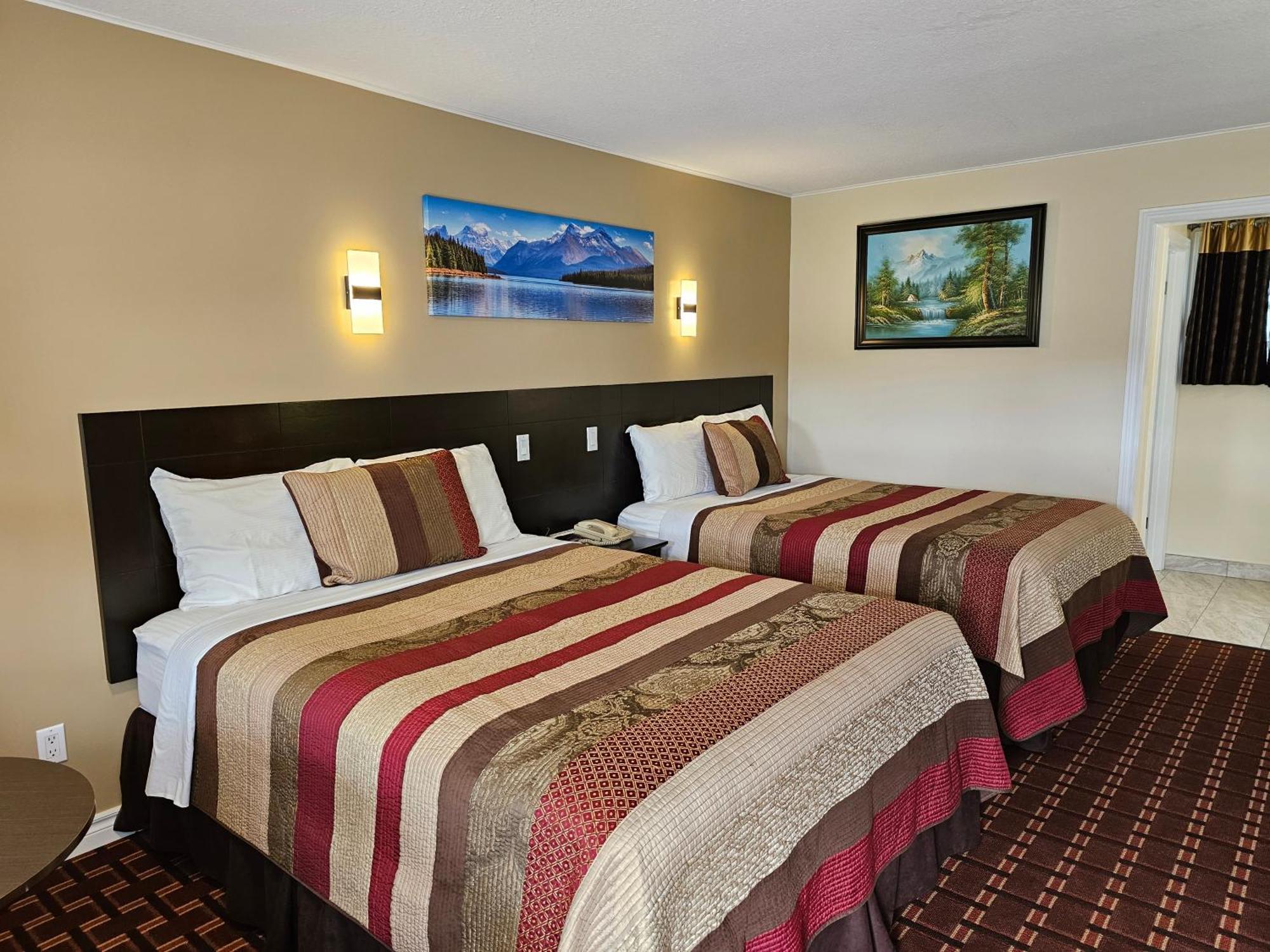 Fox Motor Inn Greater Napanee Exterior photo