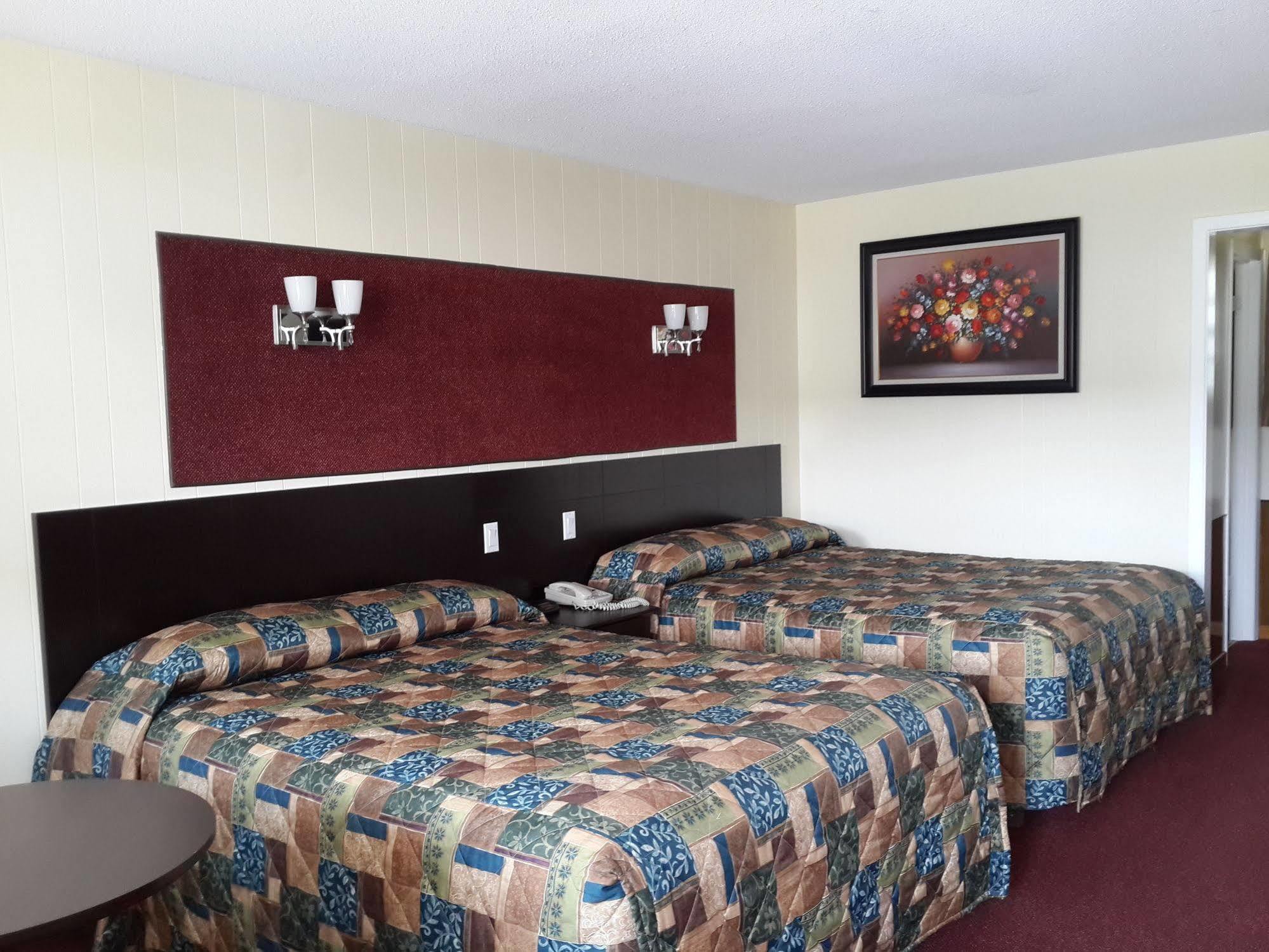 Fox Motor Inn Greater Napanee Exterior photo
